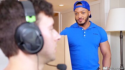 Desperate Twinks Gaming Hunger – Izzy Danger And Dillon Diaz