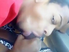 Big Dick Black Tranny Getting A Blwjb In A Car